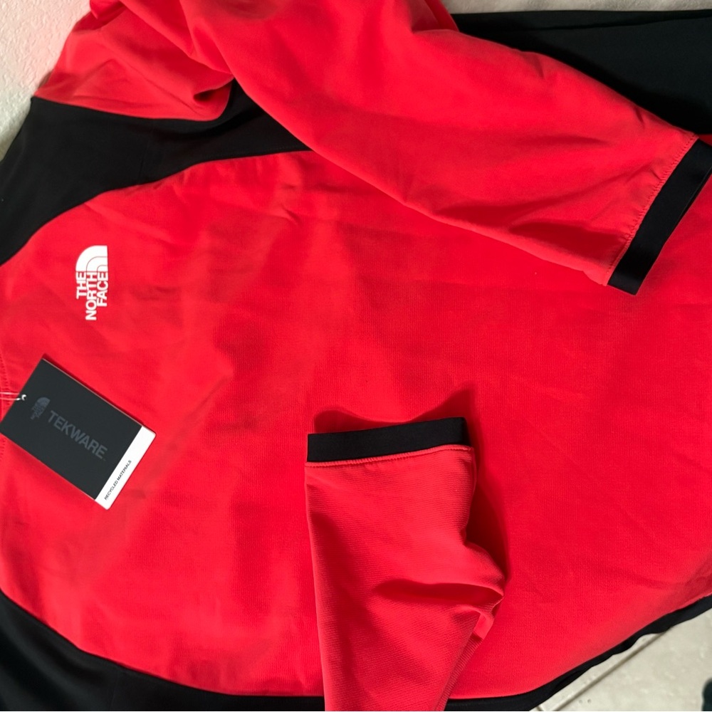 The North Face Horizon Red Slim Fit Tee